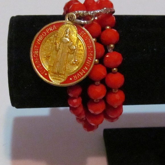Saint Benedict medal on stretch bracelet with red glass beads - Picture 1 of 3